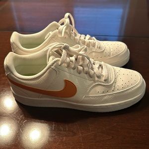 Nike shoes size 8 low top Mike Sun Club orange